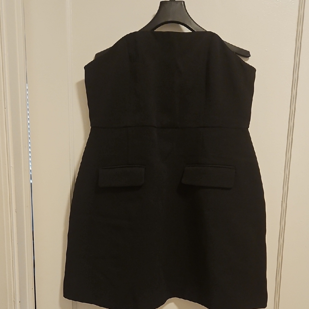 Elegant Black Strapless Dress